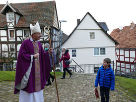 Bischof Dr. Michael Gerber besucht St. Crescentius (Foto: Karl-Franz Thiede)